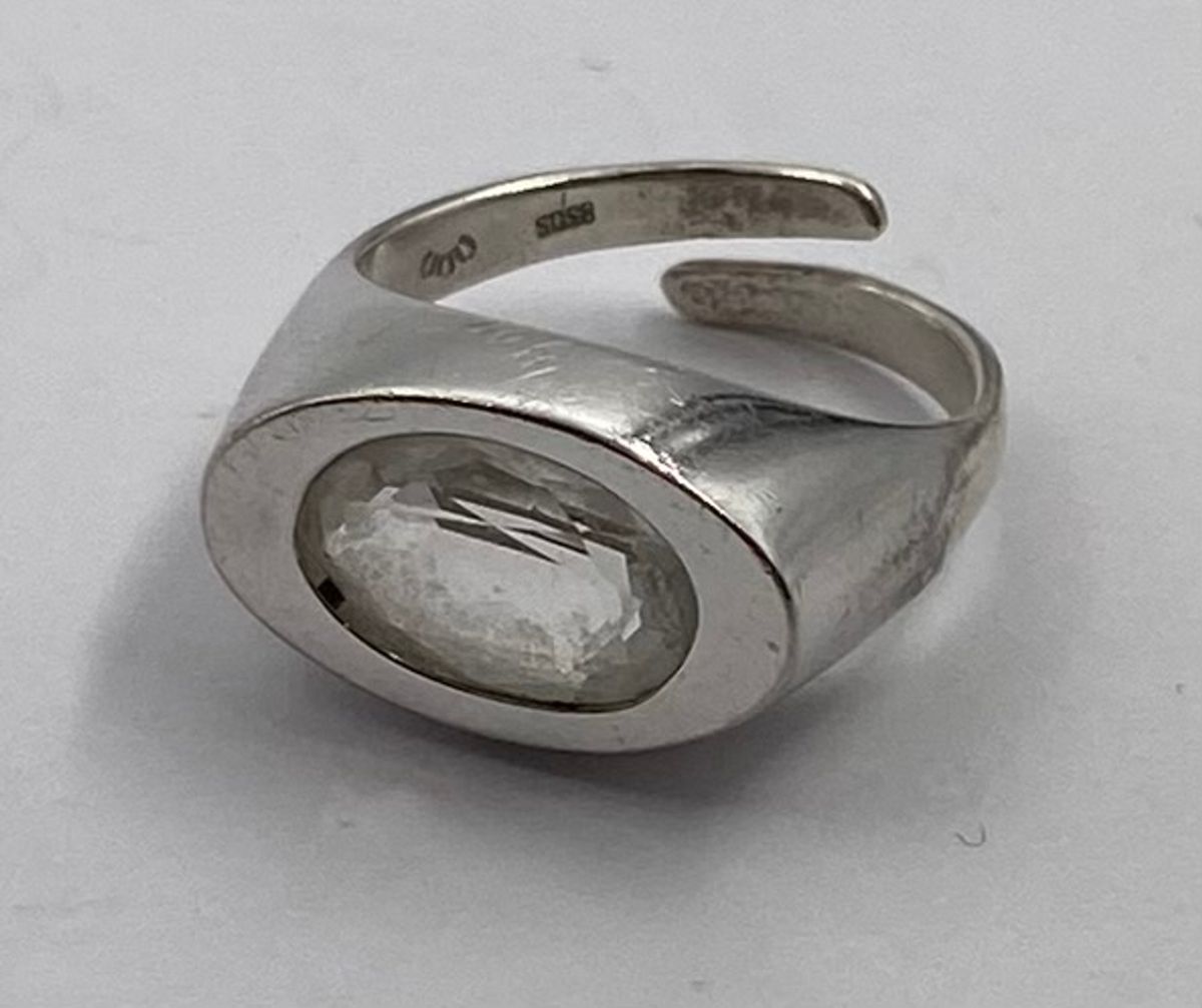 Ring 830 sølv med blank sten.(4)