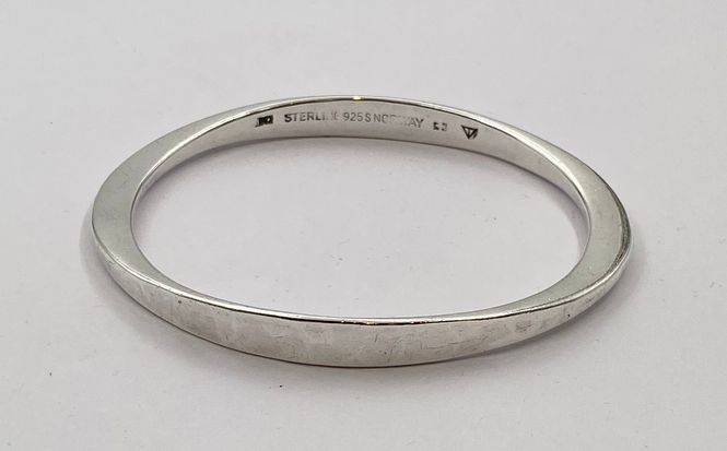 Hovedbilde Hamret armring i 925 sølv Tone Vigeland