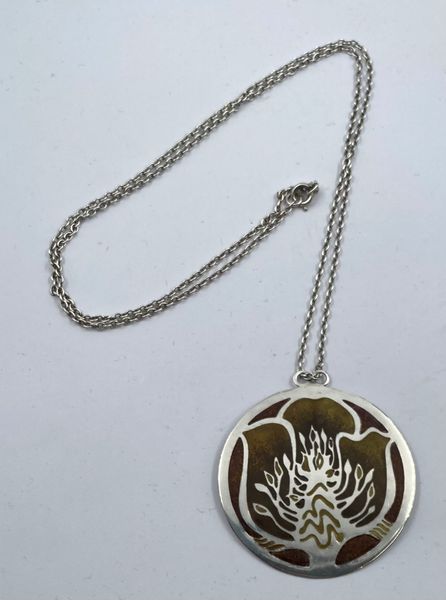 Hovedbilde Kjede med anheng med emalje av Norman Grant ...