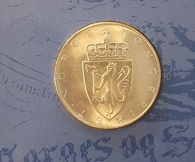 Hovedbilde 10 kr 1964 i pappomslag