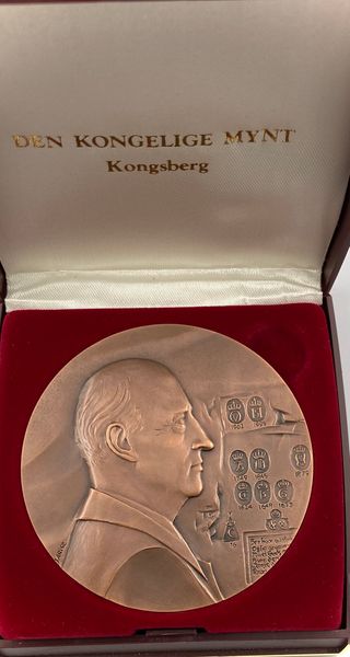 Hovedbilde H.M.Kong Harald V. 6.Sept. 1995. Bronse 