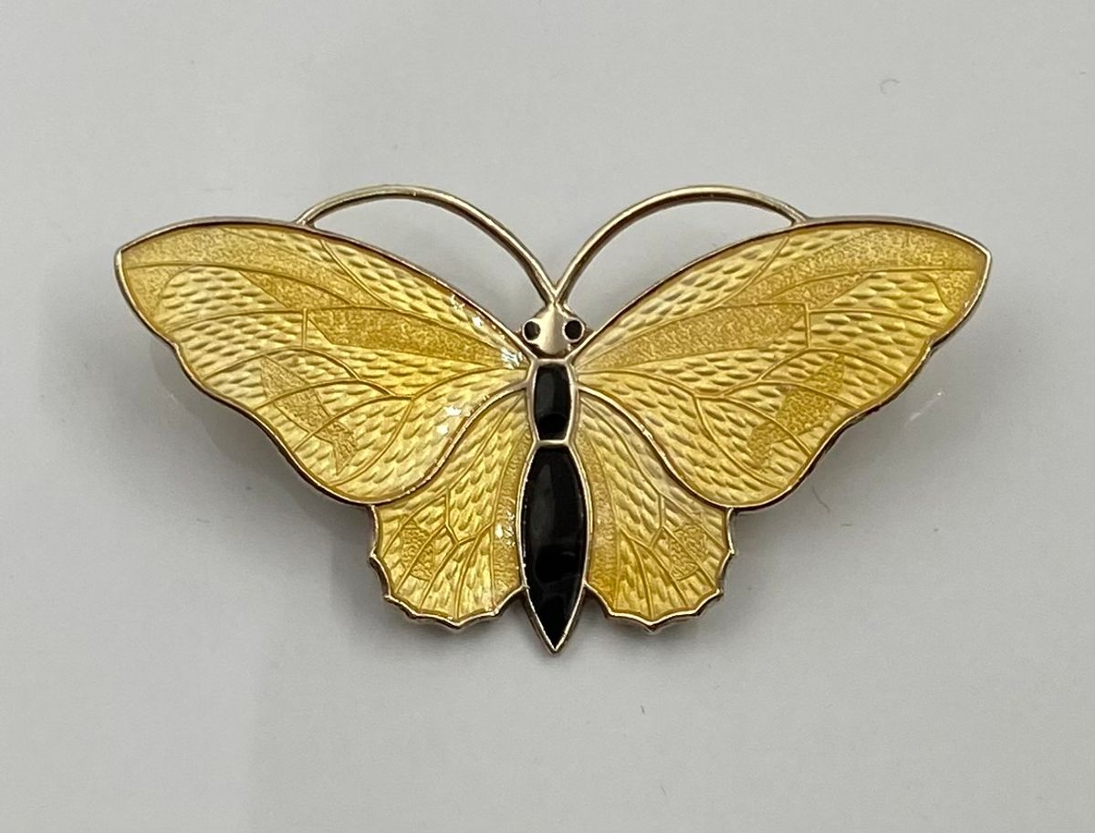 Forgylt brosje Sommerfugl i 925 sølv med to farged emalje av A.Holmsen