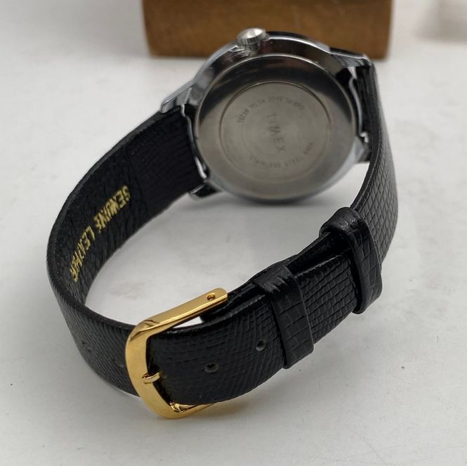 Hovedbilde Timex opptrekk med dag/dato