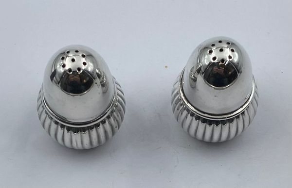 Hovedbilde Salt og Pepperbøsse i 830 sølv  