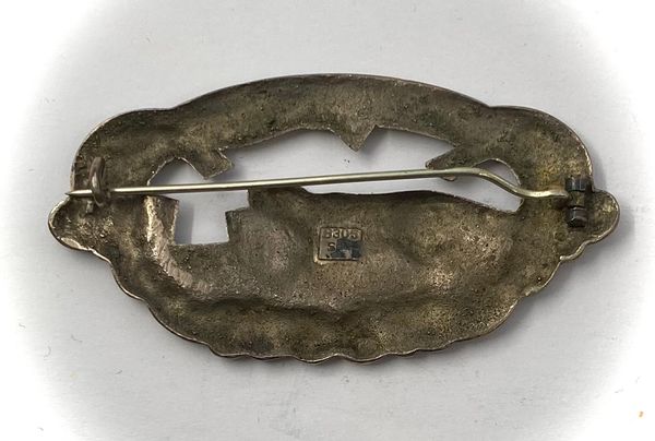 Hovedbilde Brosje med hund 830 sølv.