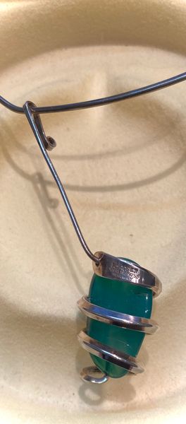 Hovedbilde Klave med anheng og sten av Anna Greta Eker